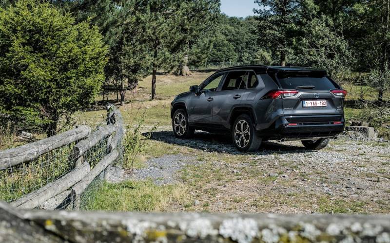 Comparison Toyota RAV4 Plugin Hybrid 2021 vs Kia Telluride SX